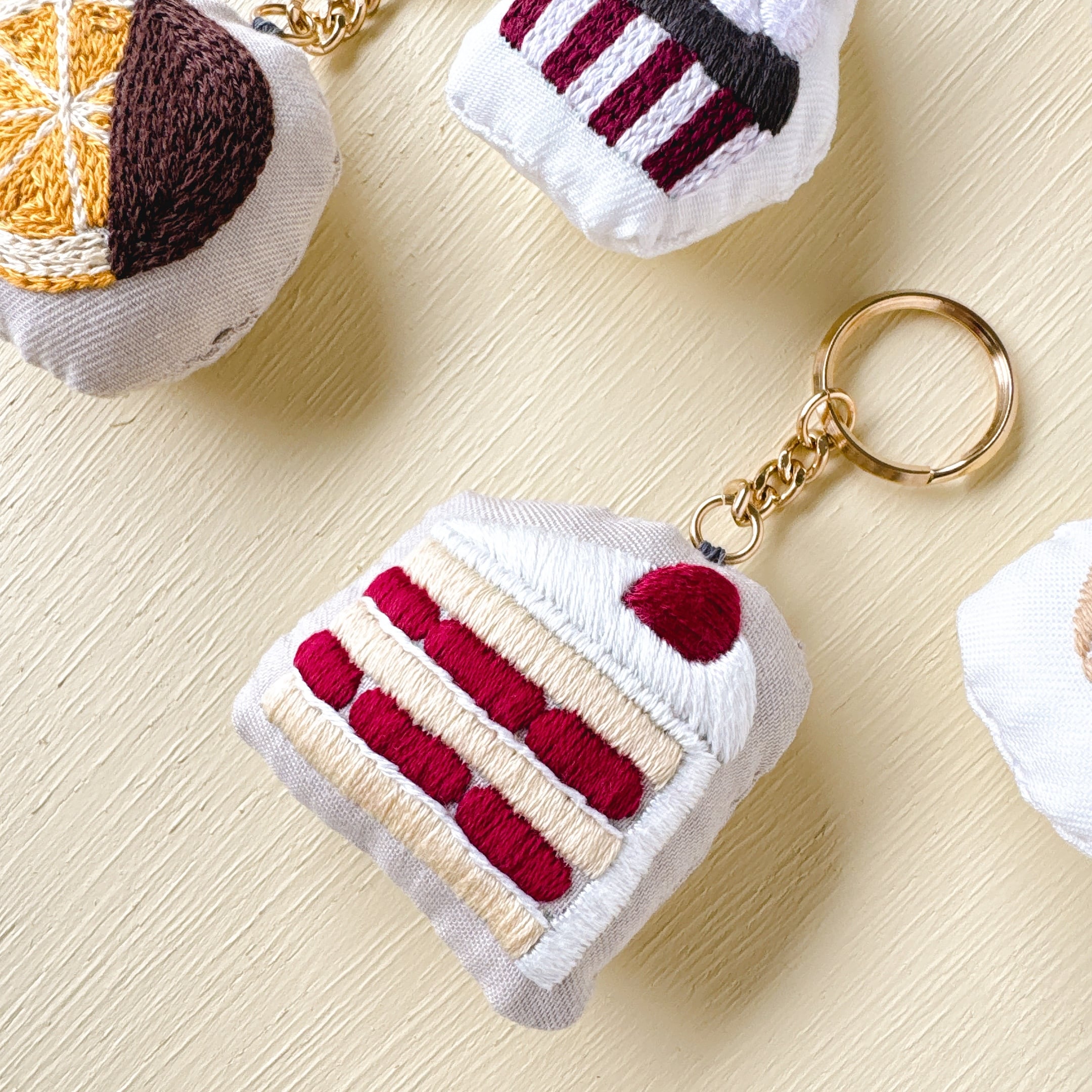 ショートケーキ チャーム』刺繍キット | Net store アンナとラパン