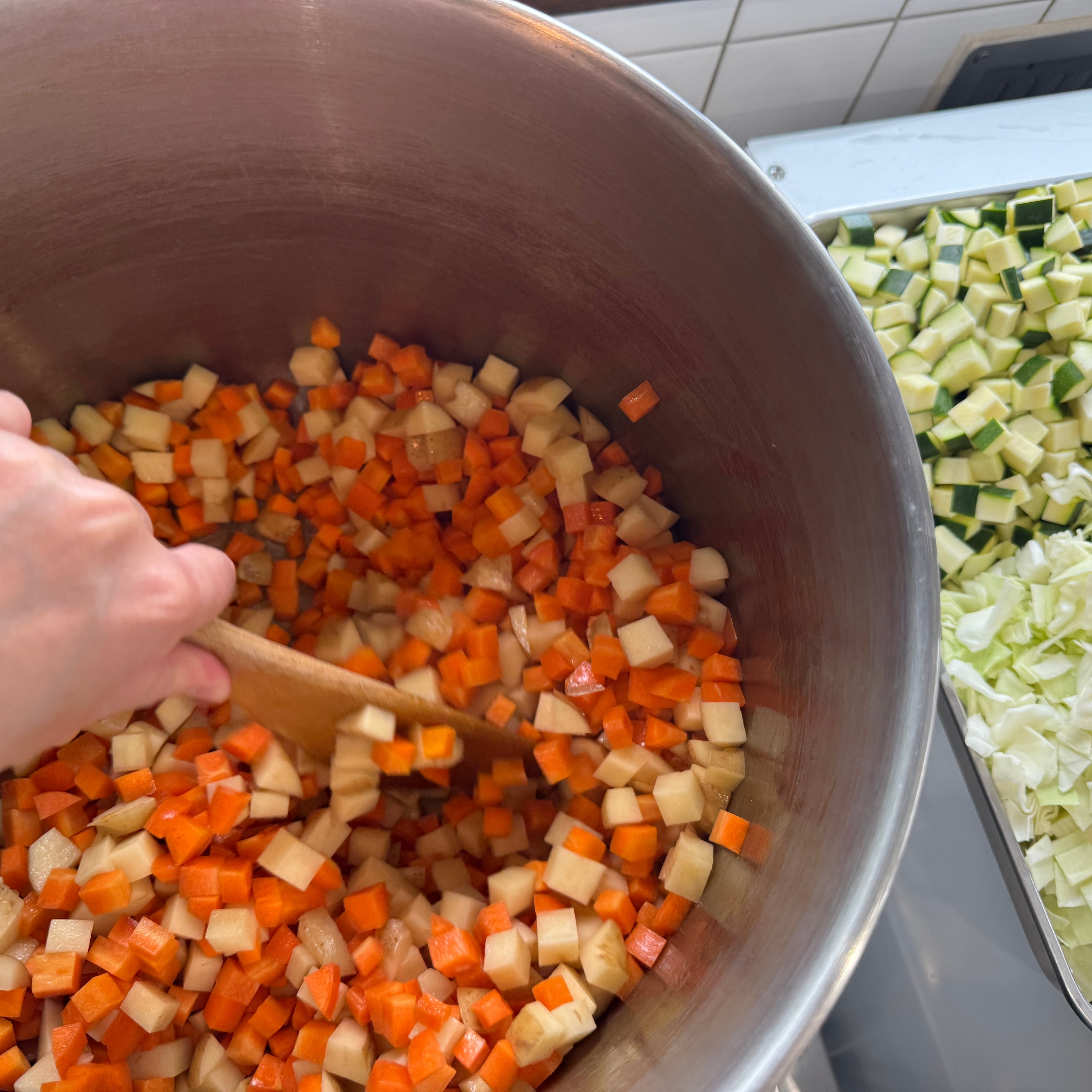 ゴロゴロ野菜とサルシッチャ!