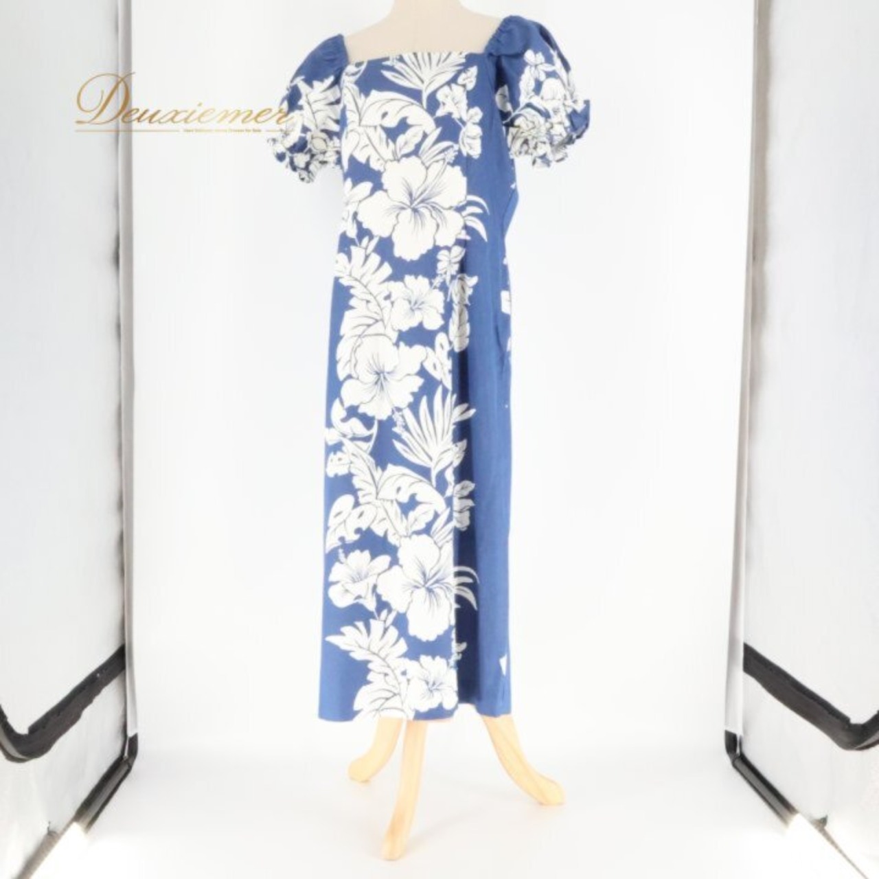 フラダンス 衣装 ワンピース ドレス ホワイト系 ネイビー系 ツーカラー ハイビスカス柄 パフスリーブ かわいい 華やか 鮮やか 明るい 爽やか 大人っぽい ハワイアンダンス レディース ハワイアン アロハ ハワイアンプリント フラ ダンス レッスン 練習