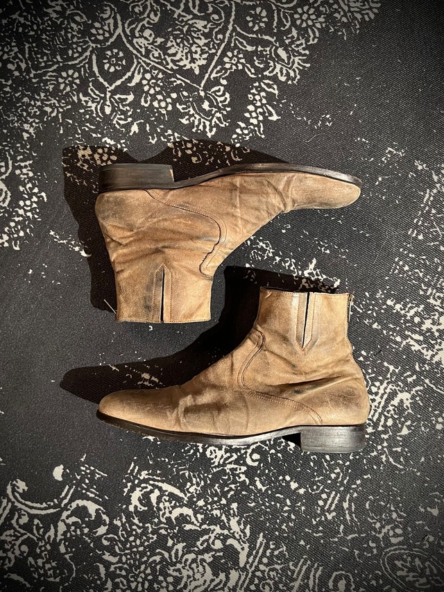 unknown (short boots)