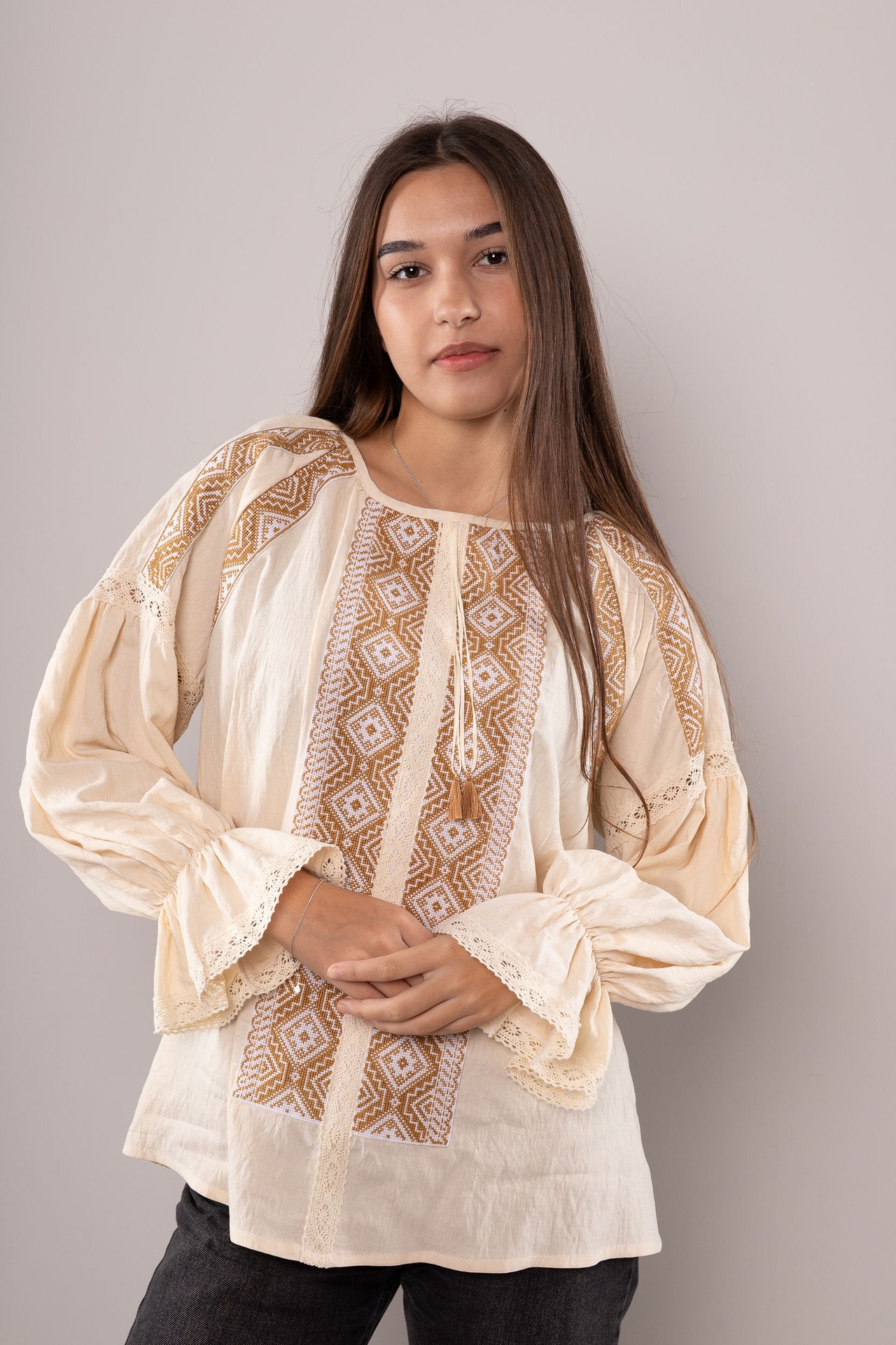 ウクライナ刺繍ヴィシヴァンカ クロスステッチ　手刺繍　ブラウス　麻　レディース・フリーサイズ - 4