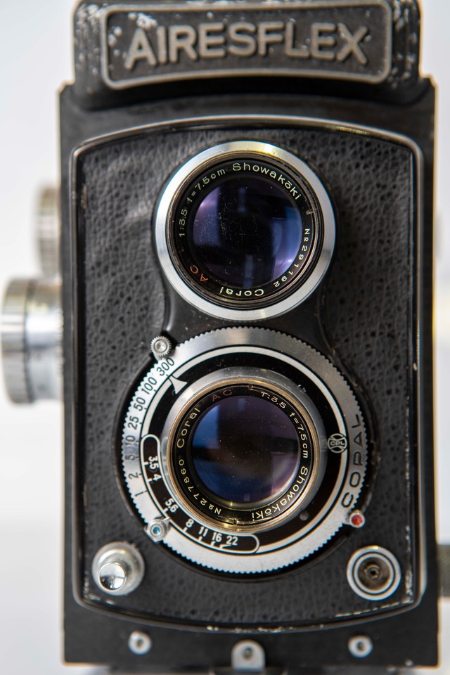 二眼レフカメラ　AIRESFLEX アイレスフレックス　Ｚ型  『コーラルレンズ」 （001）【送料無料】