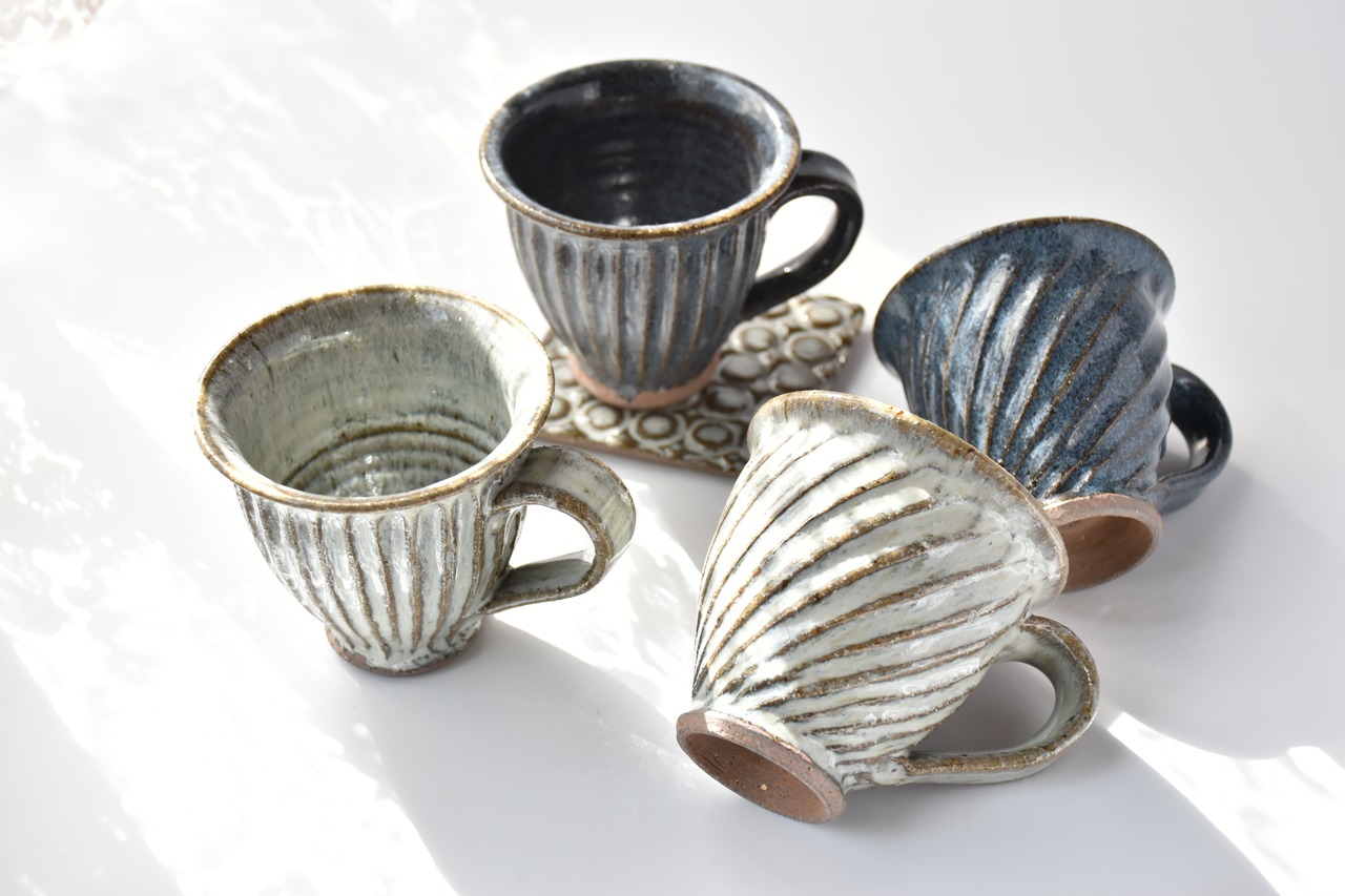 小代瑞穂窯 / 福田るい : しのぎマグカップ 白 縦しのぎ