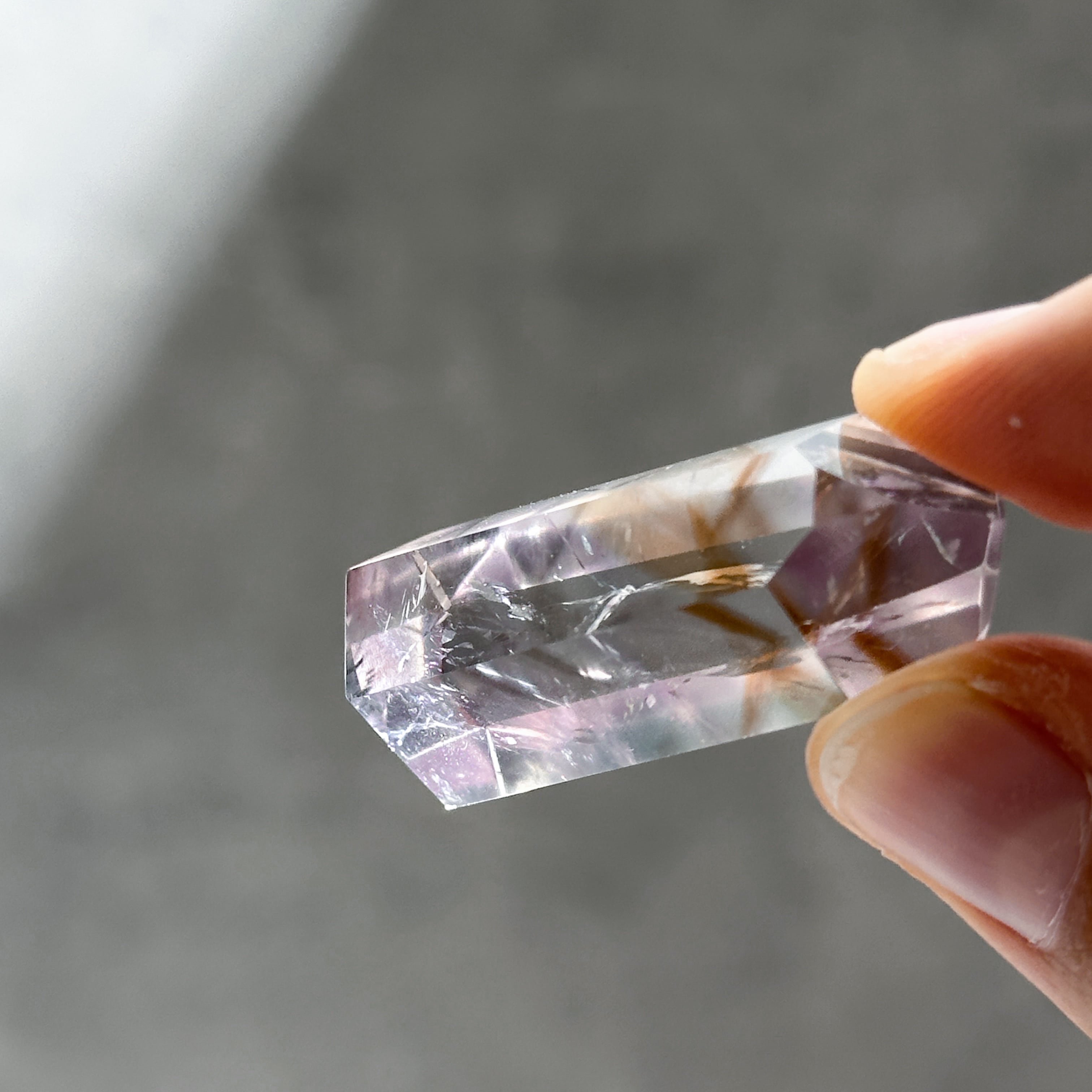 ハイグレード　UV蛍光　ラグジュアリー　アメジスト　タワー　置物 ハイグレード UV蛍光 ラグジュアリー アメジスト タワー 置物