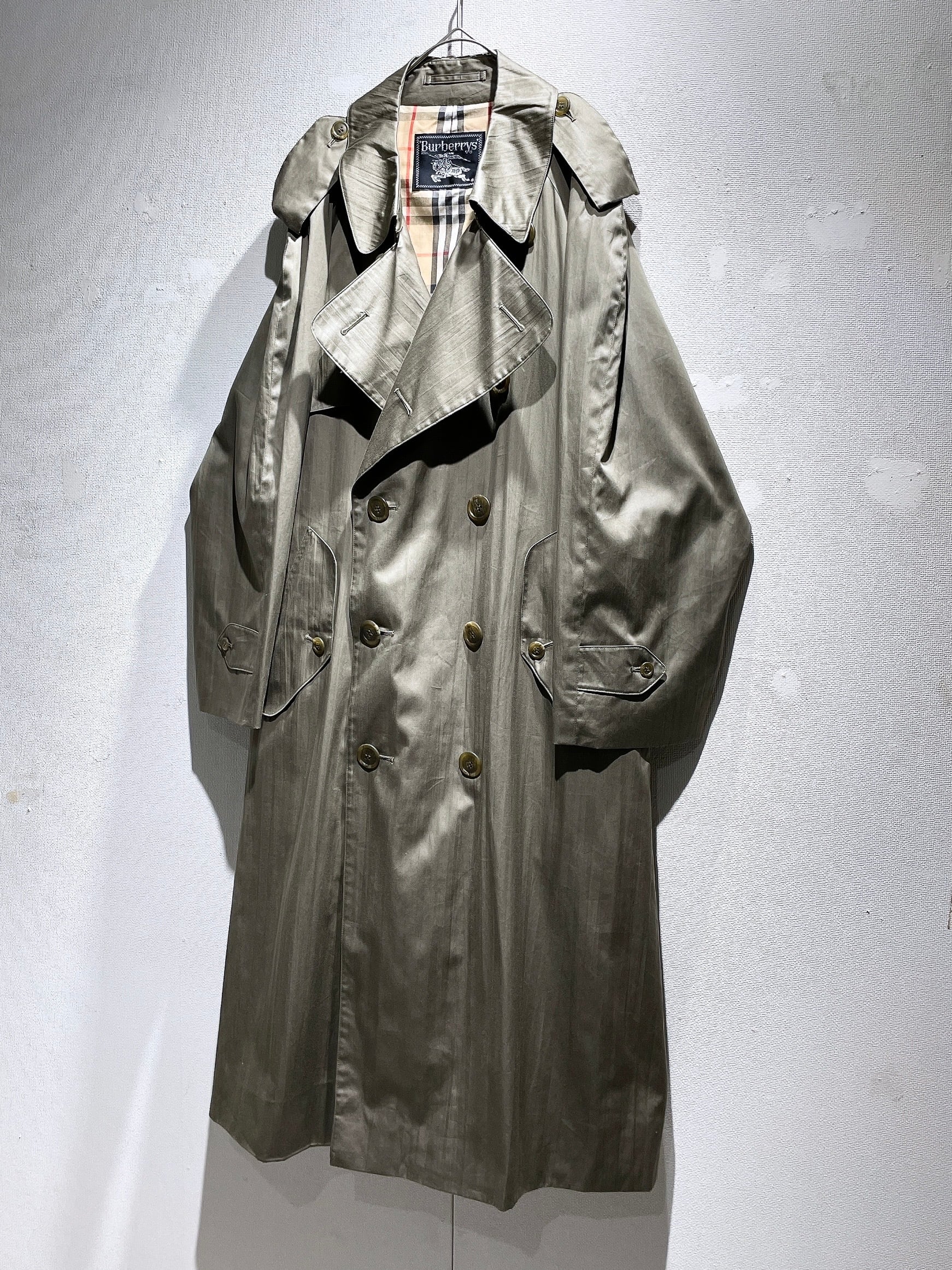 1970- 80s ” Old Burberrys ” Beautiful silhouette Special vintage trench coat