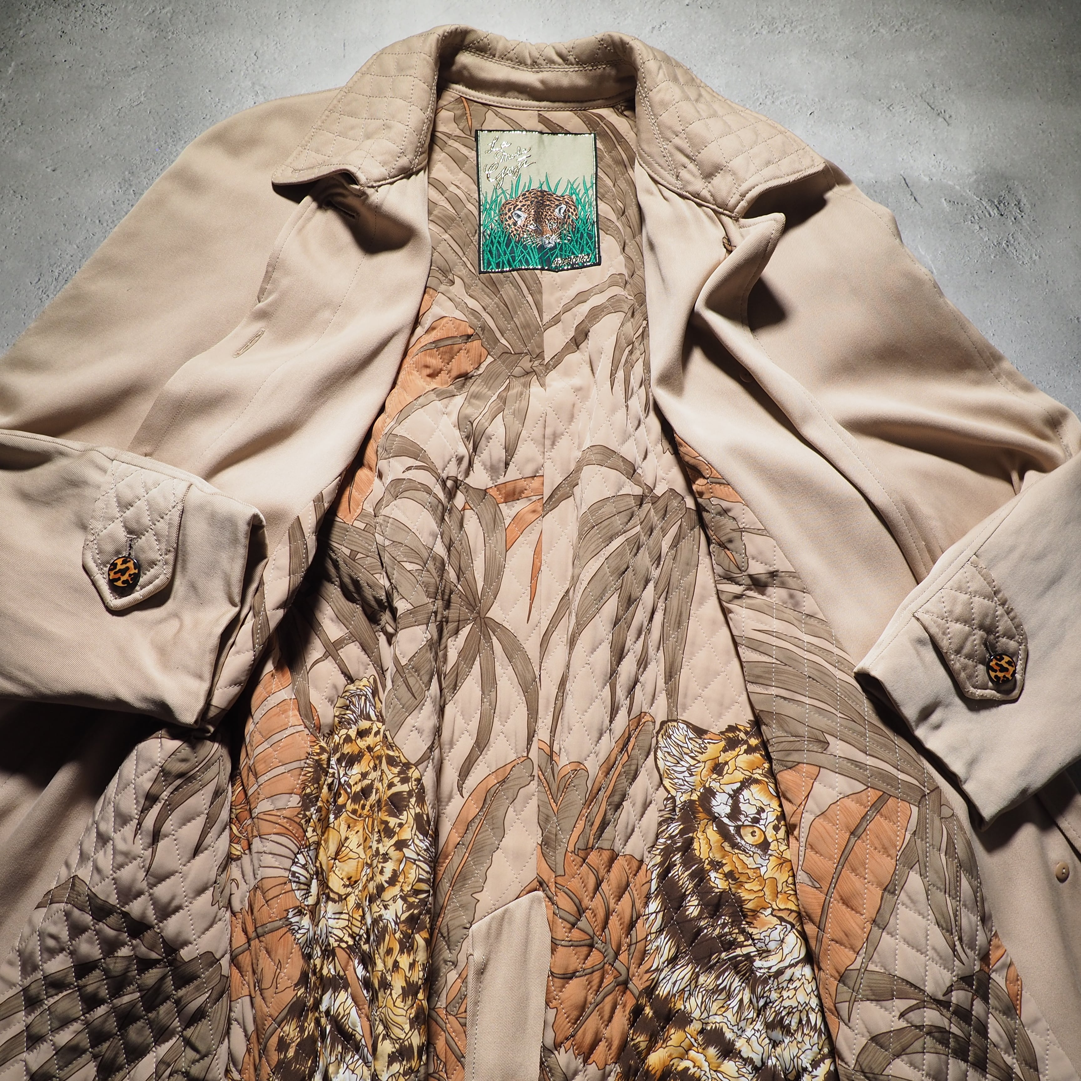 1990s Animal hand painted × Brilliant lining vintage long coat