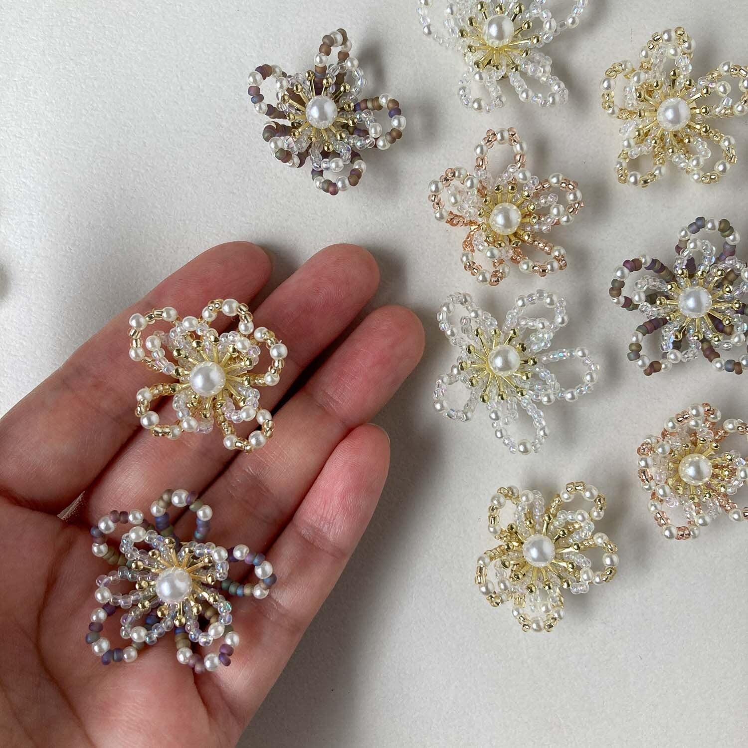 立体お花のビーズワークデコパーツ(28mm)
