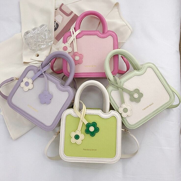 ショルダーバッグ レディース バッグ 鞄 カバン かばん 送料無料 4色 肩がけ 肩掛け 斜め掛けバッグ スクエア型 かわいい 大人可愛い きれいめ カジュアル フェミニン おしゃれ お洒落 おとな ラブリー キュート ガーリー 抜け感 無地 OL 通勤 学生 通学 デート お出かけ 女子会 休日 小さめ コンパクト グリーン ホワイト パープル ピンク 春 夏 秋 冬 オールシーズン 10代 20代 30代 40代 50代 ママ 韓国 韓国系 普段使い 楽ちん モテ トレンド 流行