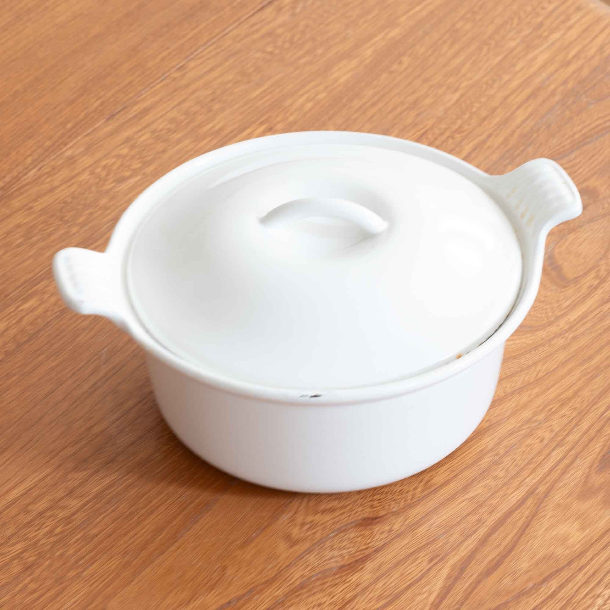 ビンテージ　ル・クルーゼ　LE CREUSET 　フタ付きキャセロール　サイス18   錆が出ています。　