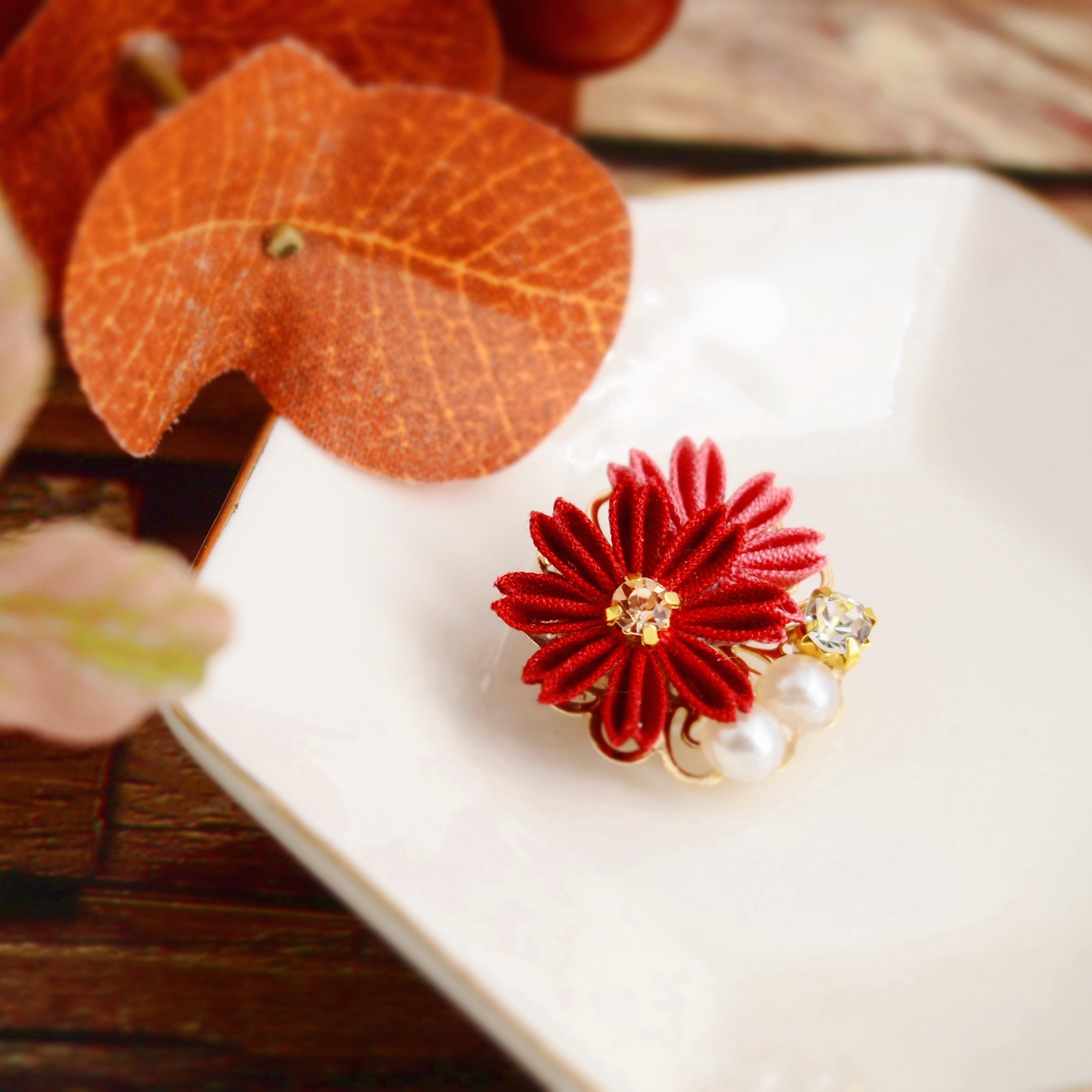 つまみ細工＊ コスモスのブローチ ~四季彩~ 】---ブートニエール/襟