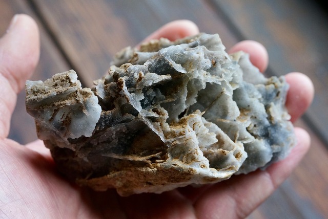 カルセドニー / クローライト　Chalcedony / Chlorite