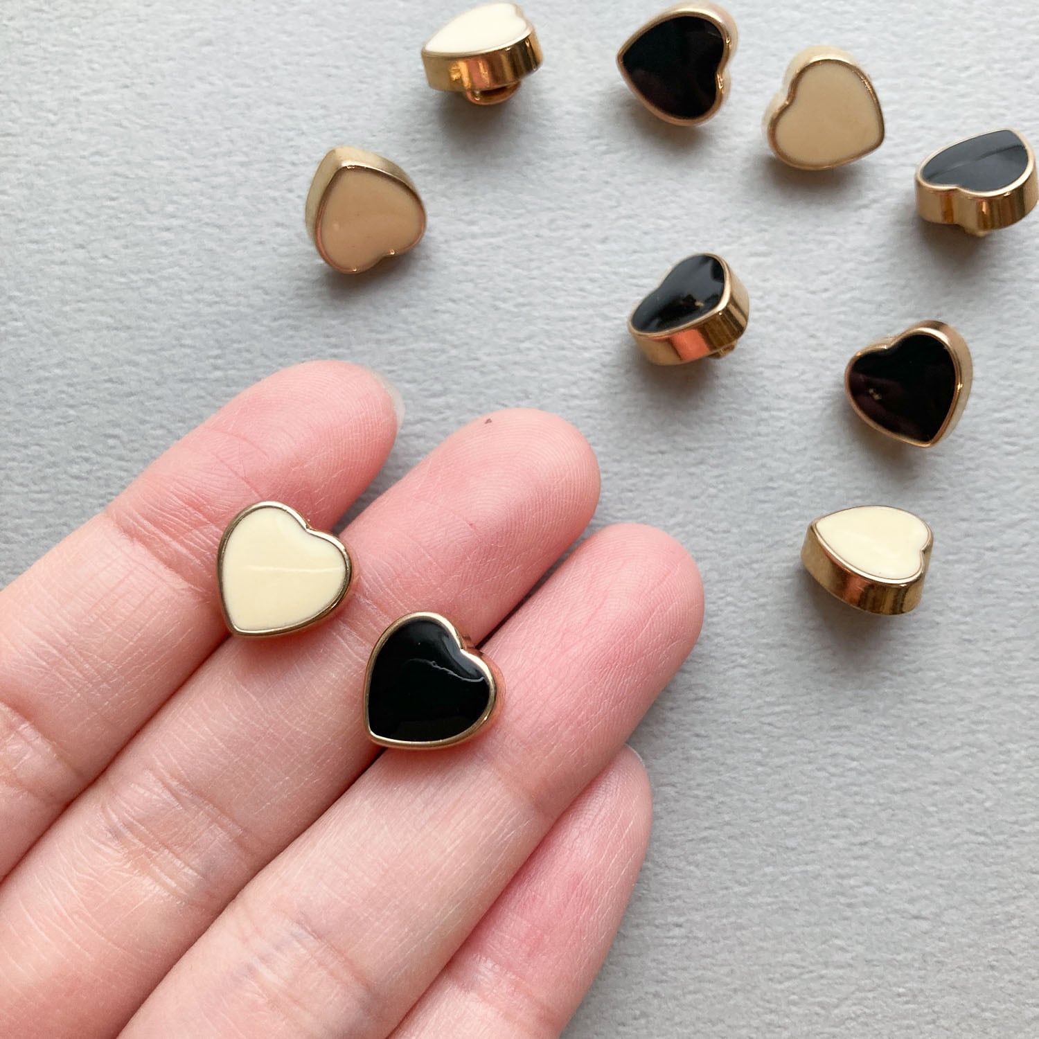 最終入荷〉ゴールド縁のミニゆるハートボタン | Dua-アクセサリー