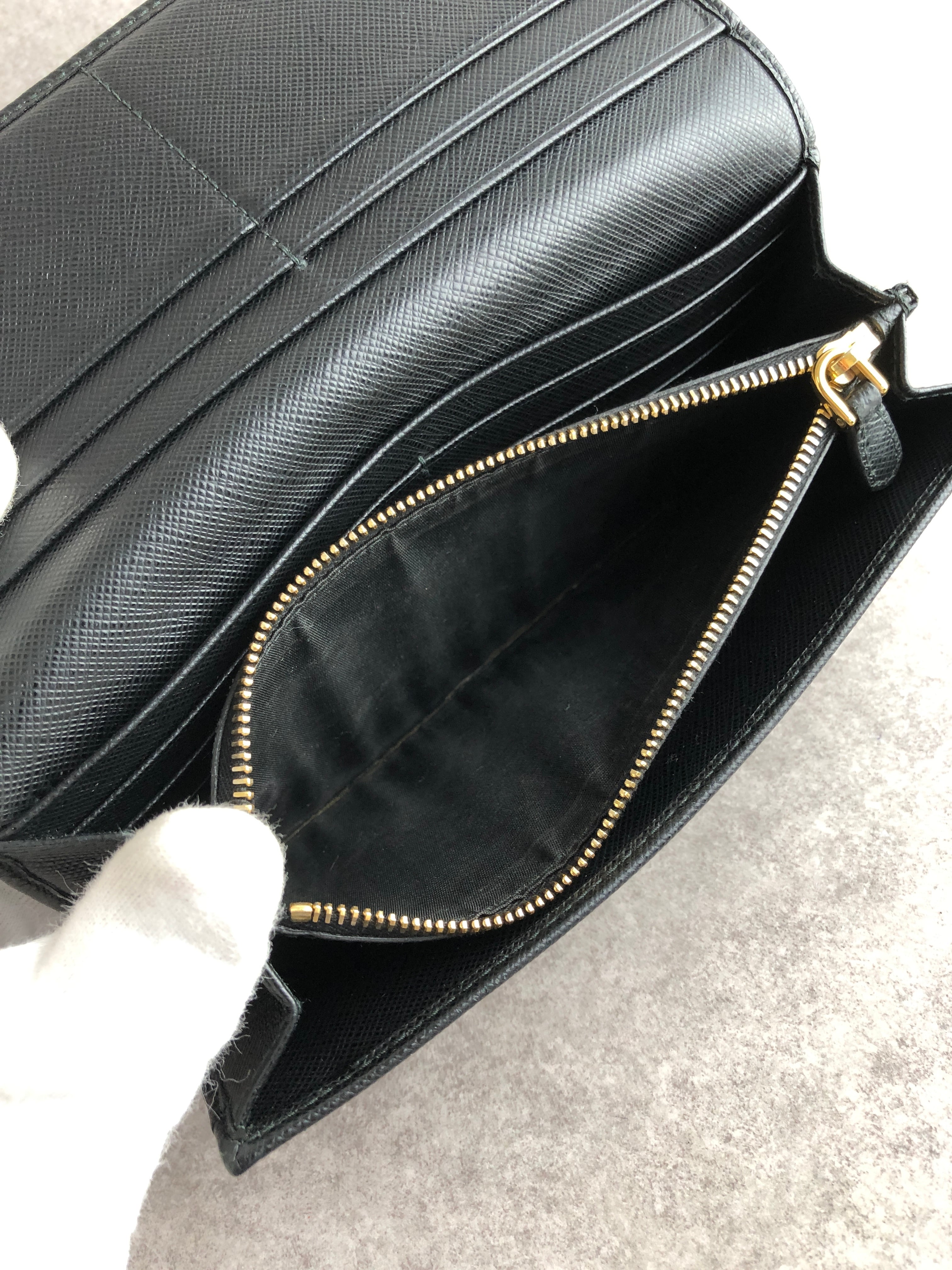 PRADA プラダ 長財布 ブラック トライアングルロゴ サフィアーノレザー
