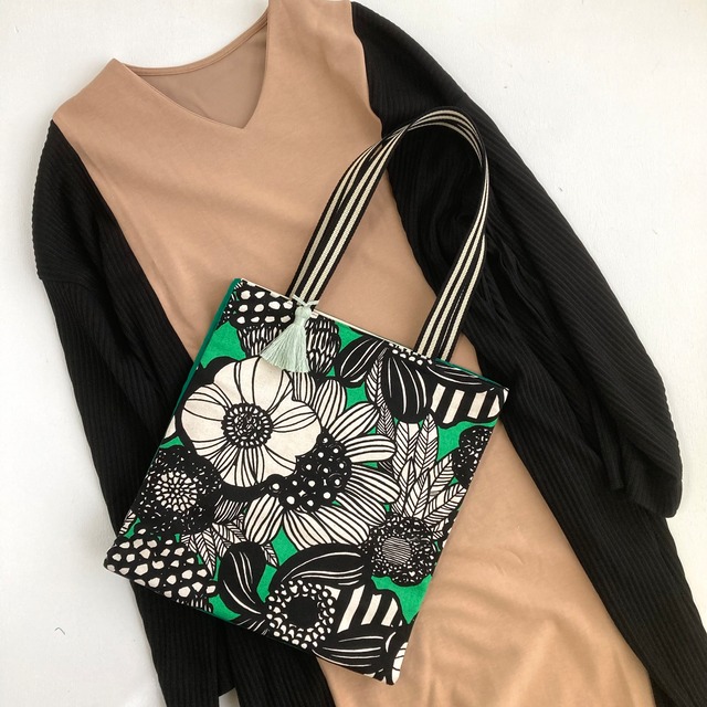 再販5回目・見て見て！バッグの中が３つにわかれているよ（グリーンフラワー）