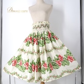 フラダンス 衣装 パウスカート ホワイト系 RHQuilt ハイビスカス柄 モンステラ柄 ハワイアンプリント アロハ フラ ダンス 白 緑 赤 シングル スカート フレア 華やか 鮮やか かわいい おしゃれ レッスン 練習 リゾート カジュアル