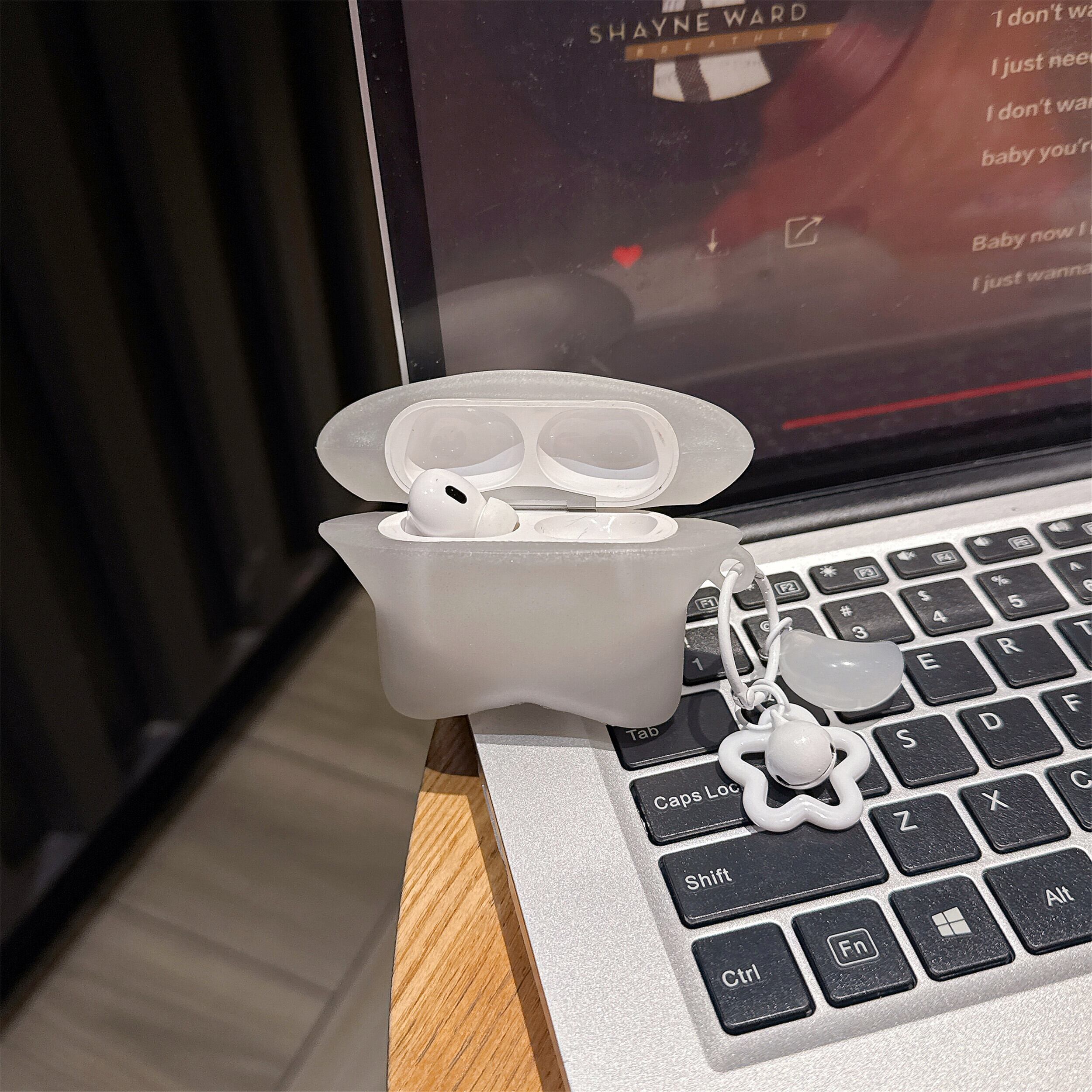 最新 AirPods Pro3 / AirPods4対応 夜光 星型 AirPodsケース カラビナ