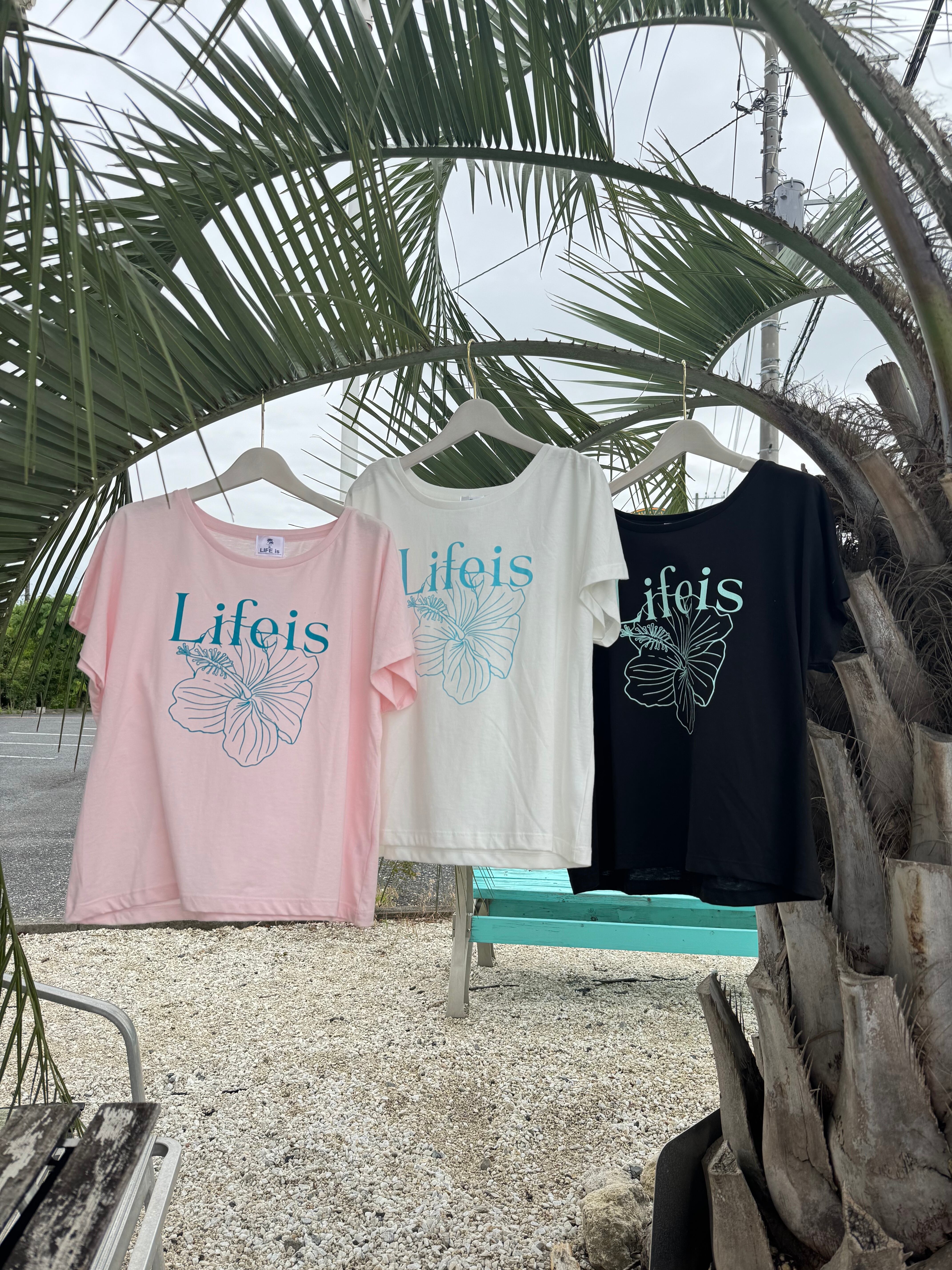 LIFE isオリジナル ハイビスカス ドルマンTシャツ ¥5,990×tax
