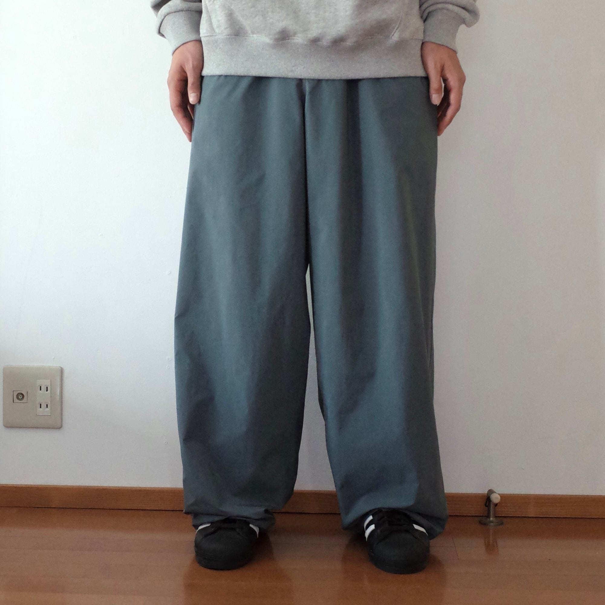 SO ORIGINAL BAGGY TRACK PANTS (STEEL GRAY) | SO SHOP & HOSTEL