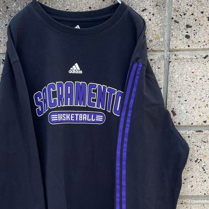 【XXLサイズ】NBA サクラメント キングス × adidas 袖プリ入 古着 ロングTシャツ