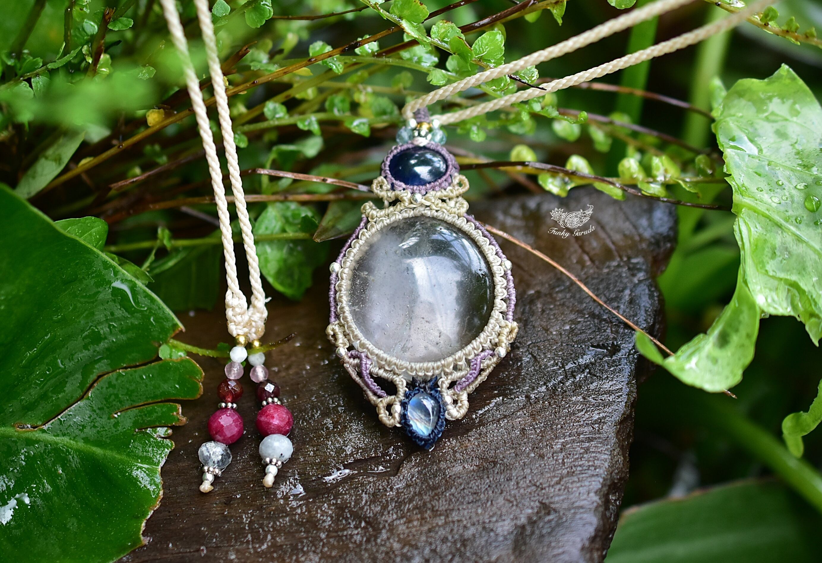 3重奏曲☆サファイア ムーンストーン 水晶 マクラメネックレス755