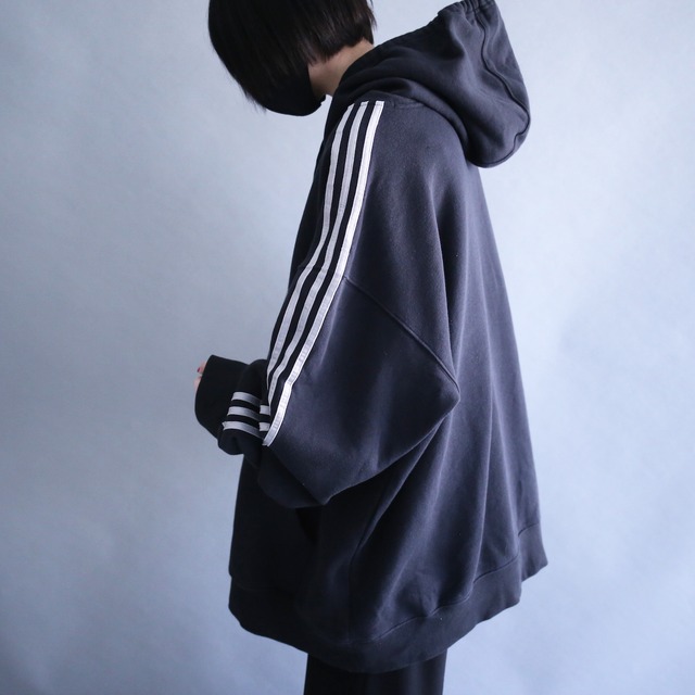 "adidas" XXL super over silhouette sleeve 3-line and front logo parka