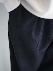 itochi - Wool & Cashmere Corduroy Tuck Slacks :Midnight|先染めネイビー/尾州×遠州/裏地付