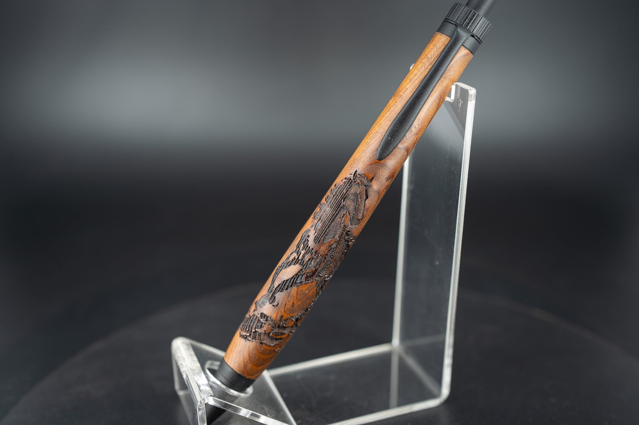 日本が誇る銘木】 春日杉 縮杢 拭き漆 干支ペン「午（うま）」 Black