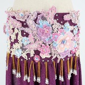 ベリーダンス オリエンタル 衣装 上下セット パープル系 トップス スカート チョーカー ラインストーン 花 紫 青 キラキラ スリット 豪華 装飾 華やか 鮮やか かわいい ステージ イベント ダンス衣装 フリンジ ピンク系 ブルー系 シルバー系