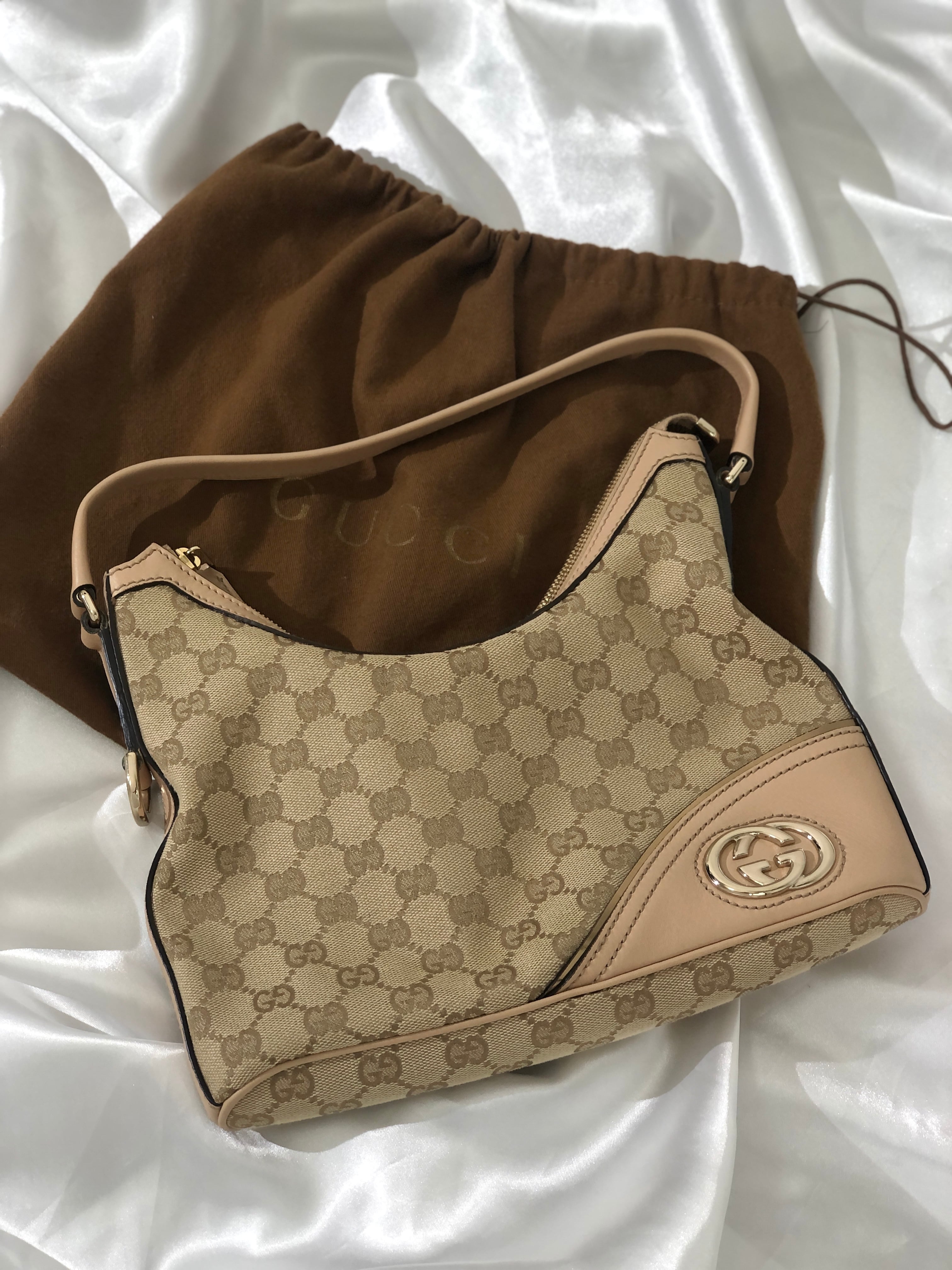 GUCCI グッチ ハンドバッグベージュ レザー ロゴ