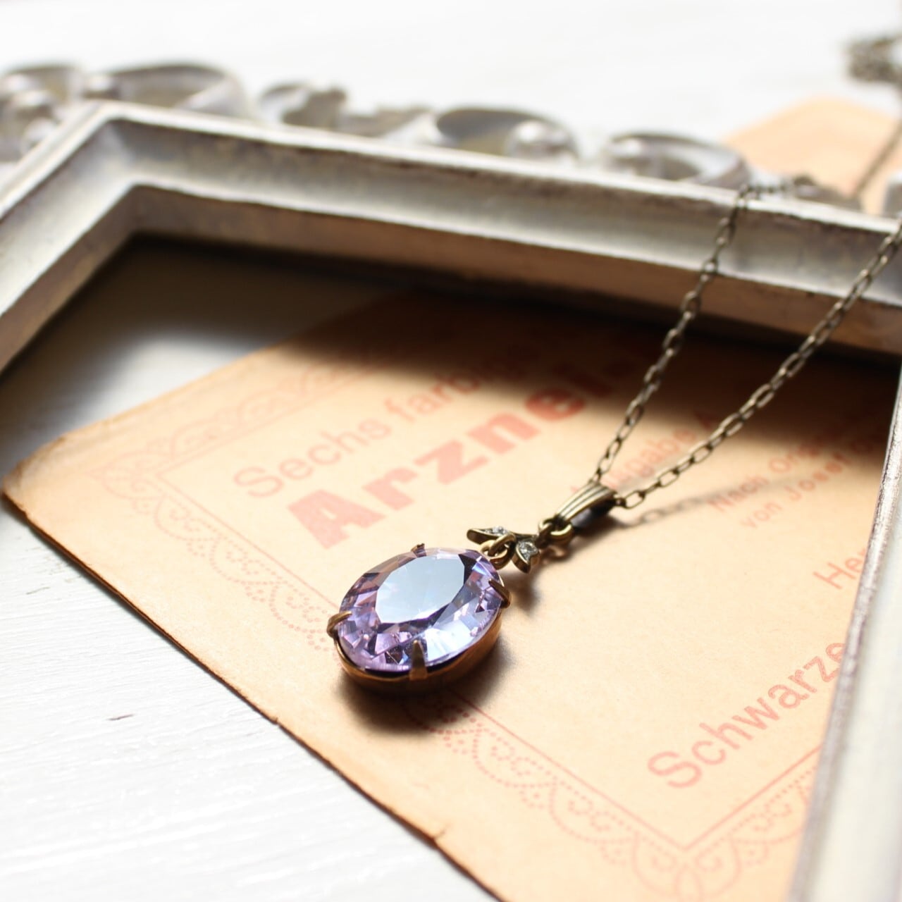 不思議な変色ガラス アレキサンドライト ヴィンテージ・スワロフスキー