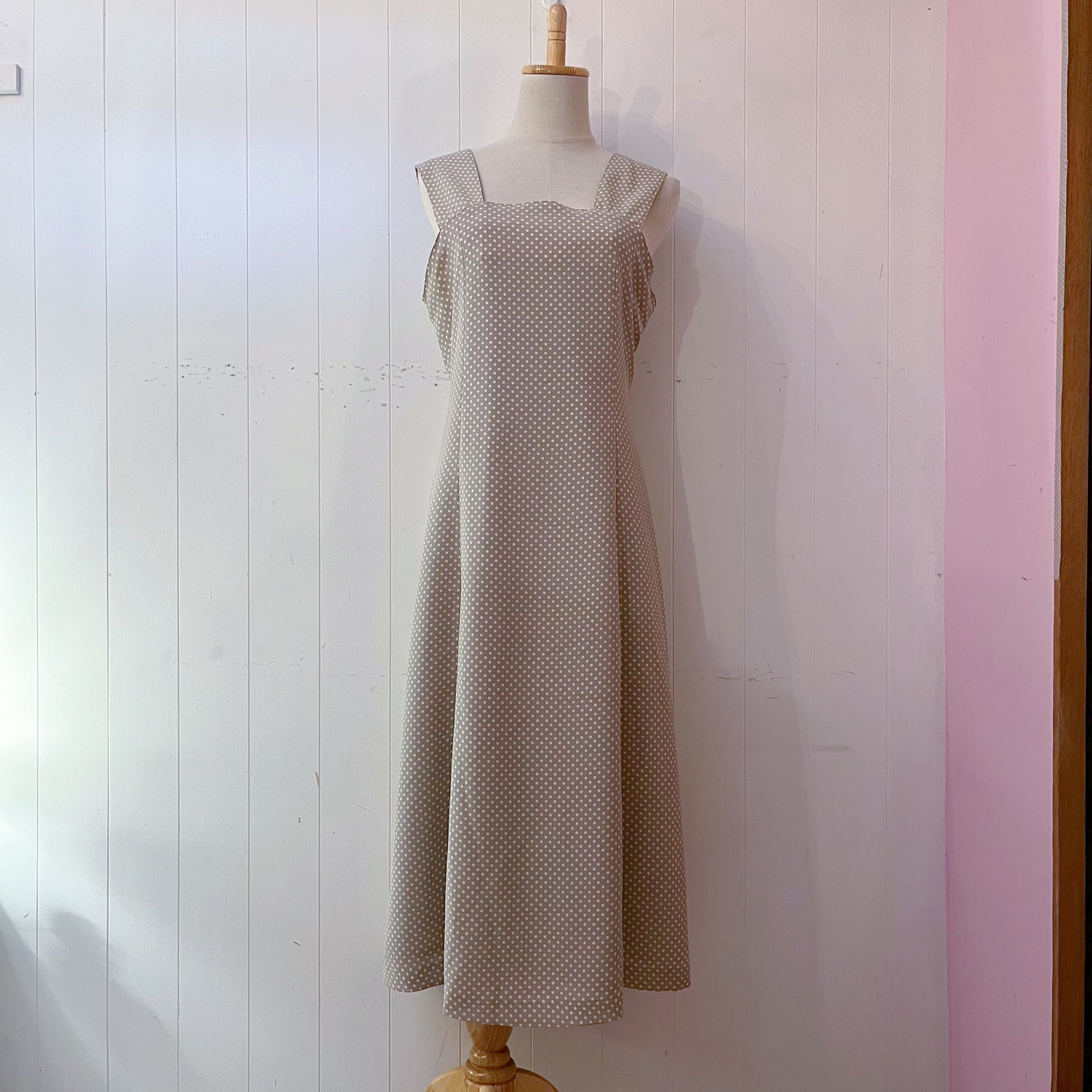 beige dot waist ribbon jumper skirt