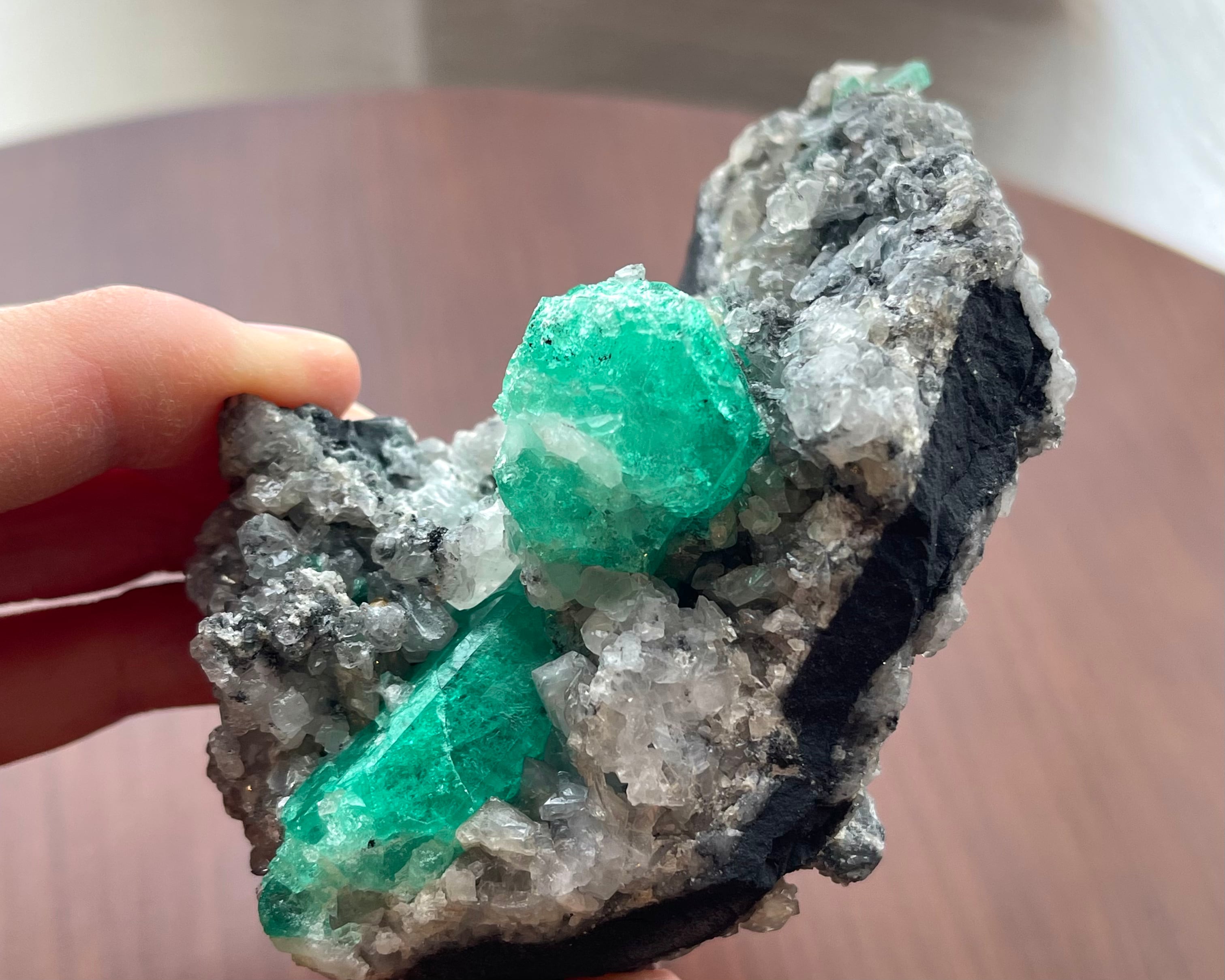 エメラルド / カルサイト / パリサイト【Emerald with Calcite