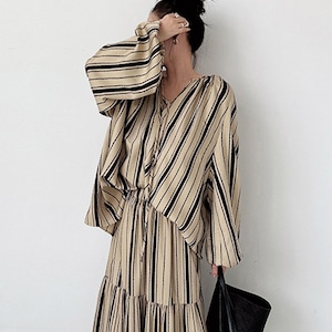 ニュアンスストライプパフスリーブチュニック K0372