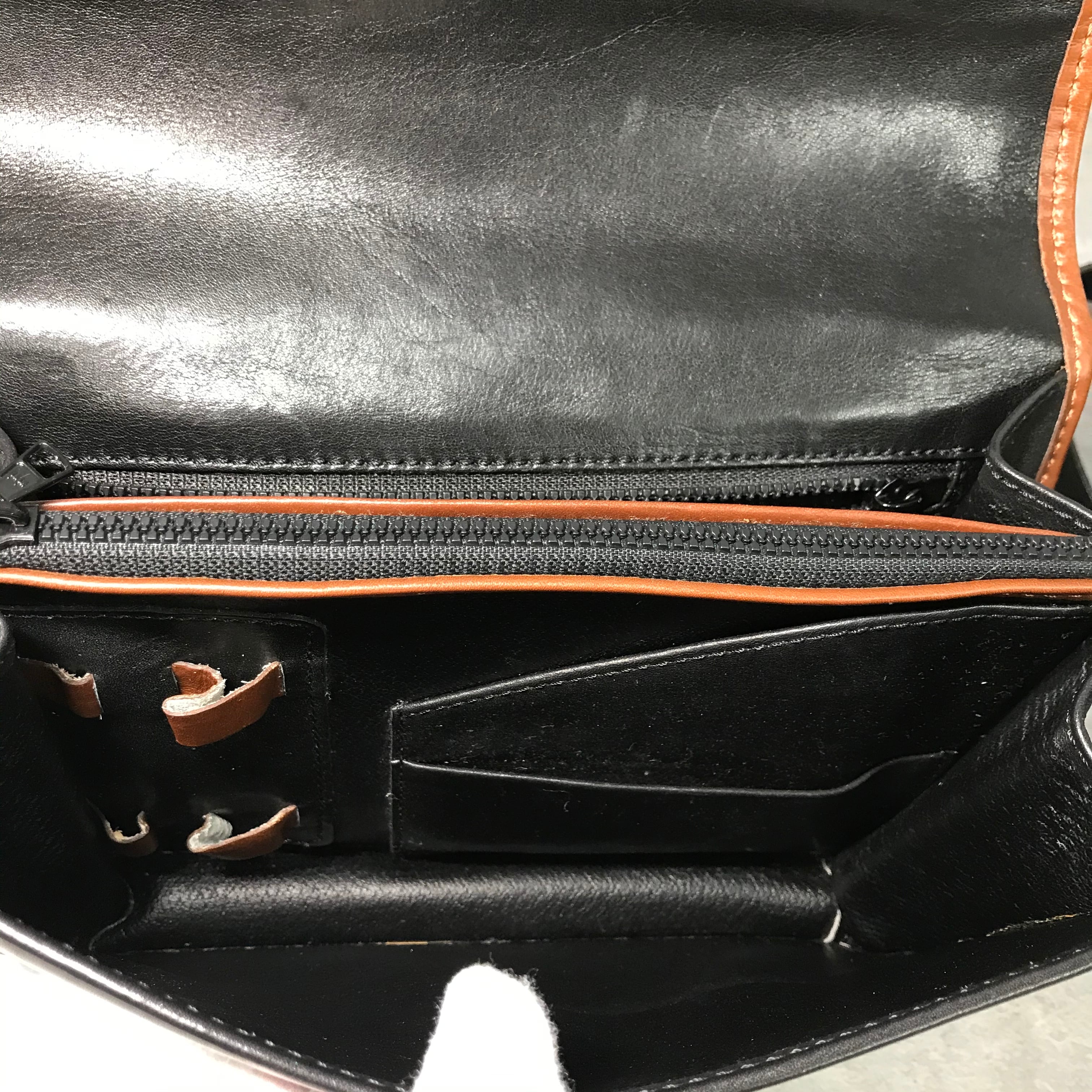 セリーヌ クラッチバッグ レザー 革 ブラック 黒 ゴールド金具 女性 レディース シンプル パーティ 上品 CELINE clutch bag leather black 21905