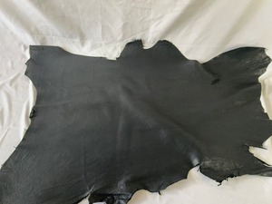 シカ革(ヌメ)ソフトタイプ　ブラックカラー　オス　レザーAランク45ds　1.5ｍｍ　銀面あり