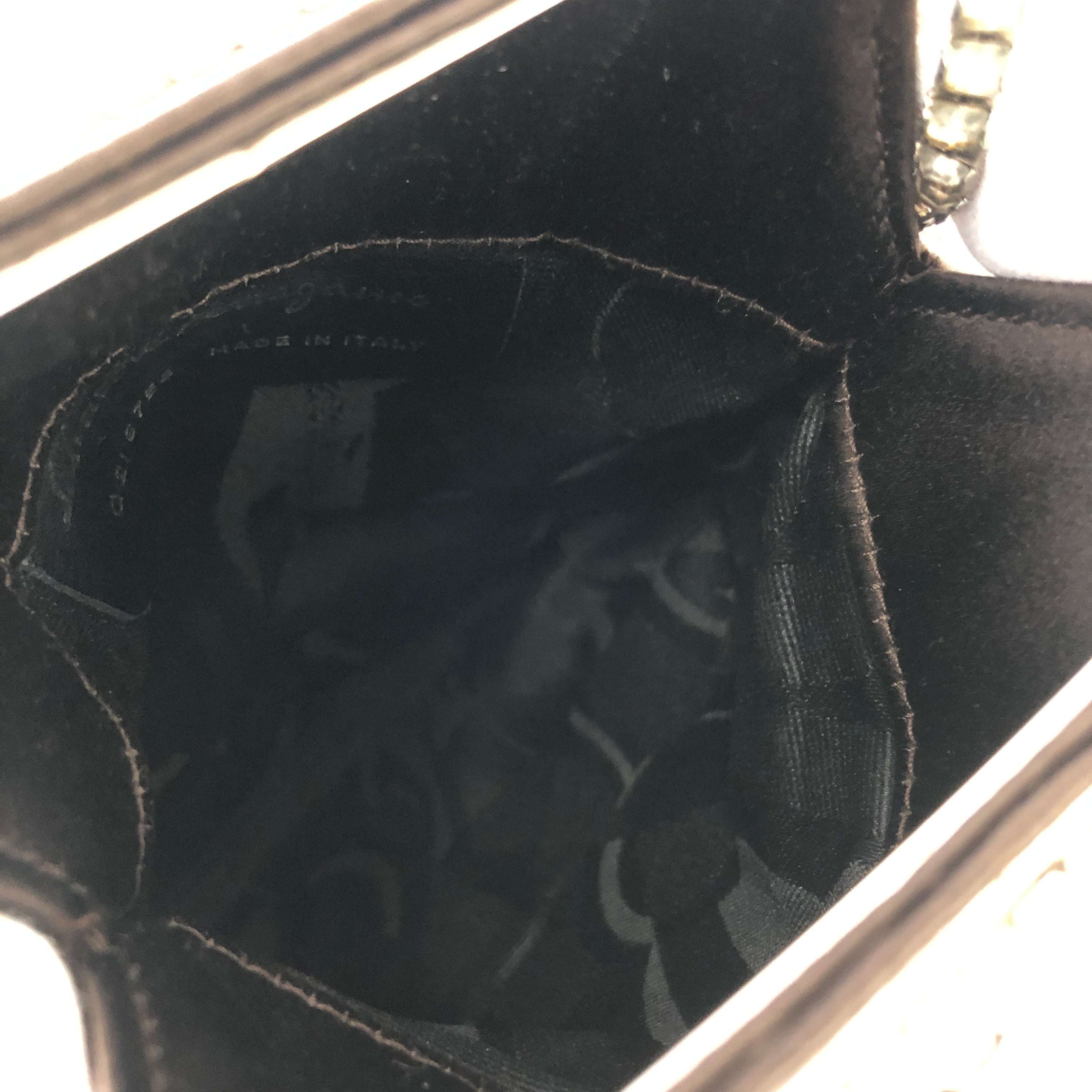 Salvatore Ferragamo サルヴァトーレ フェラガモ ヴァラ ライン