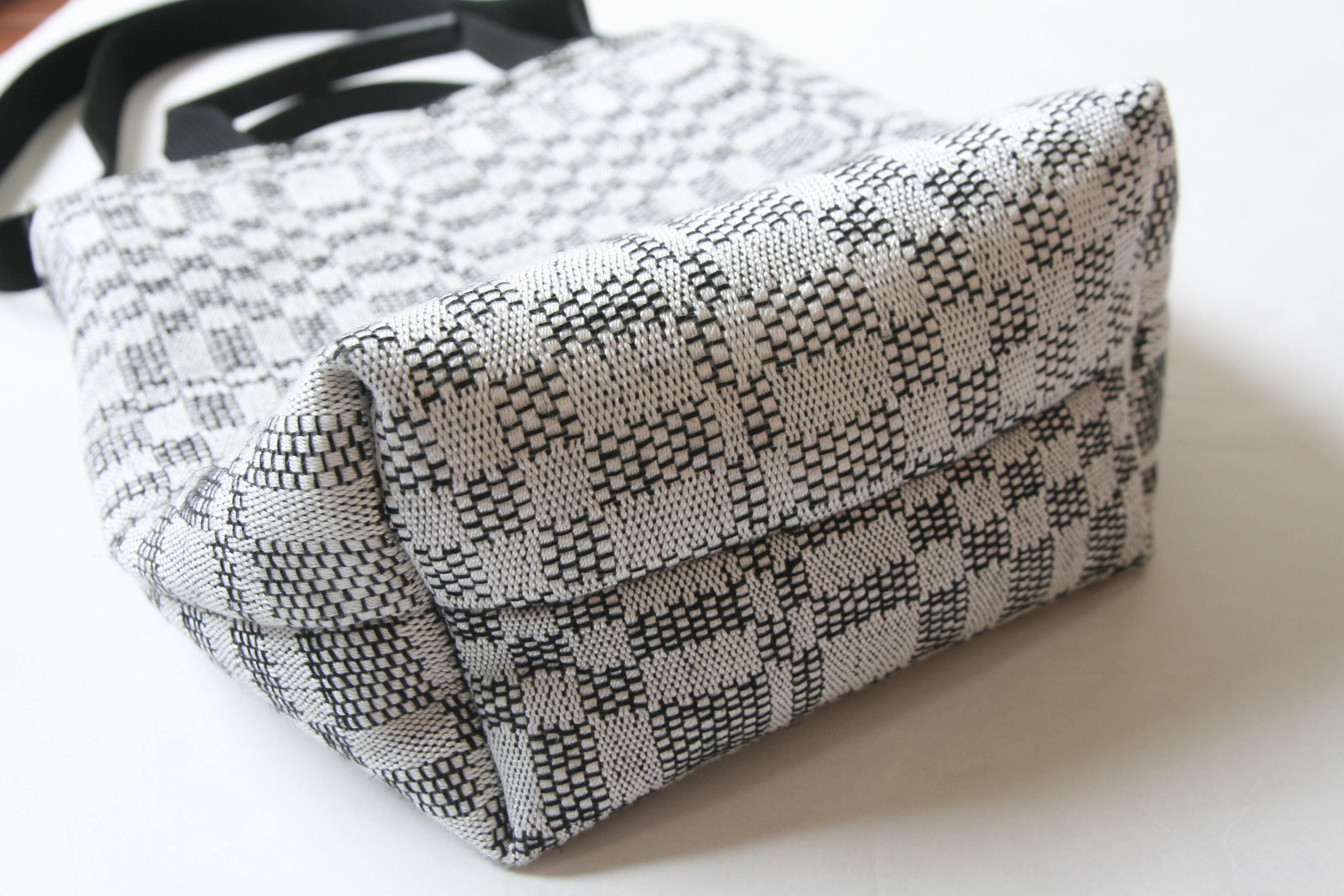 ショルダー付き！3weyに使える幾何学模様が美しい手織りのトート