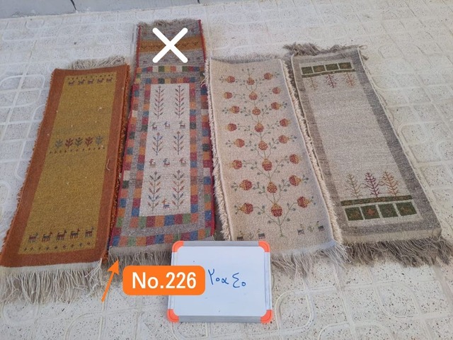 絨毯クエスト79【No.226】（画像左から２番目）織りたてギャッベ　※現在、こちらの商品はイランに置いてあります。ご希望の方は先ずは在庫のご確認をお願いします。