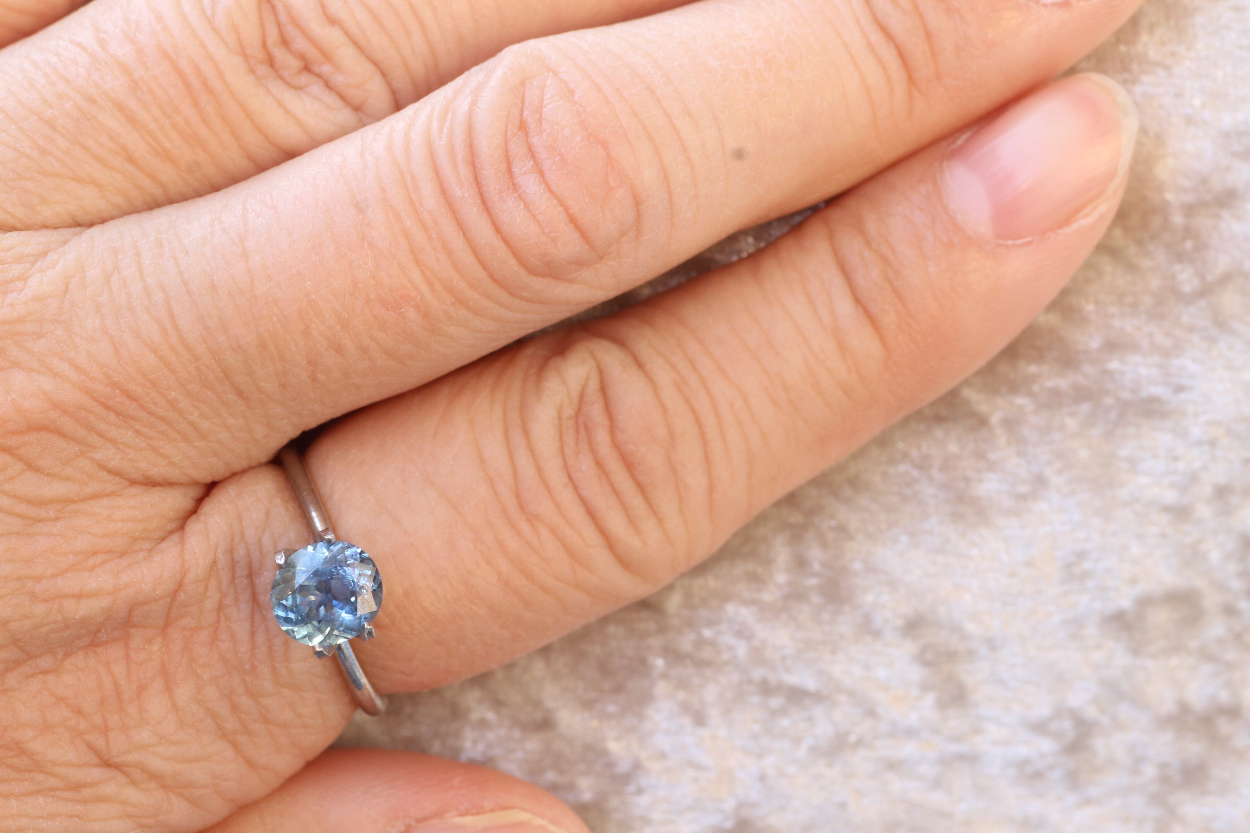 ほんわかした空みたいなブルーサファイア 1.36ct | パトラ・ジェム