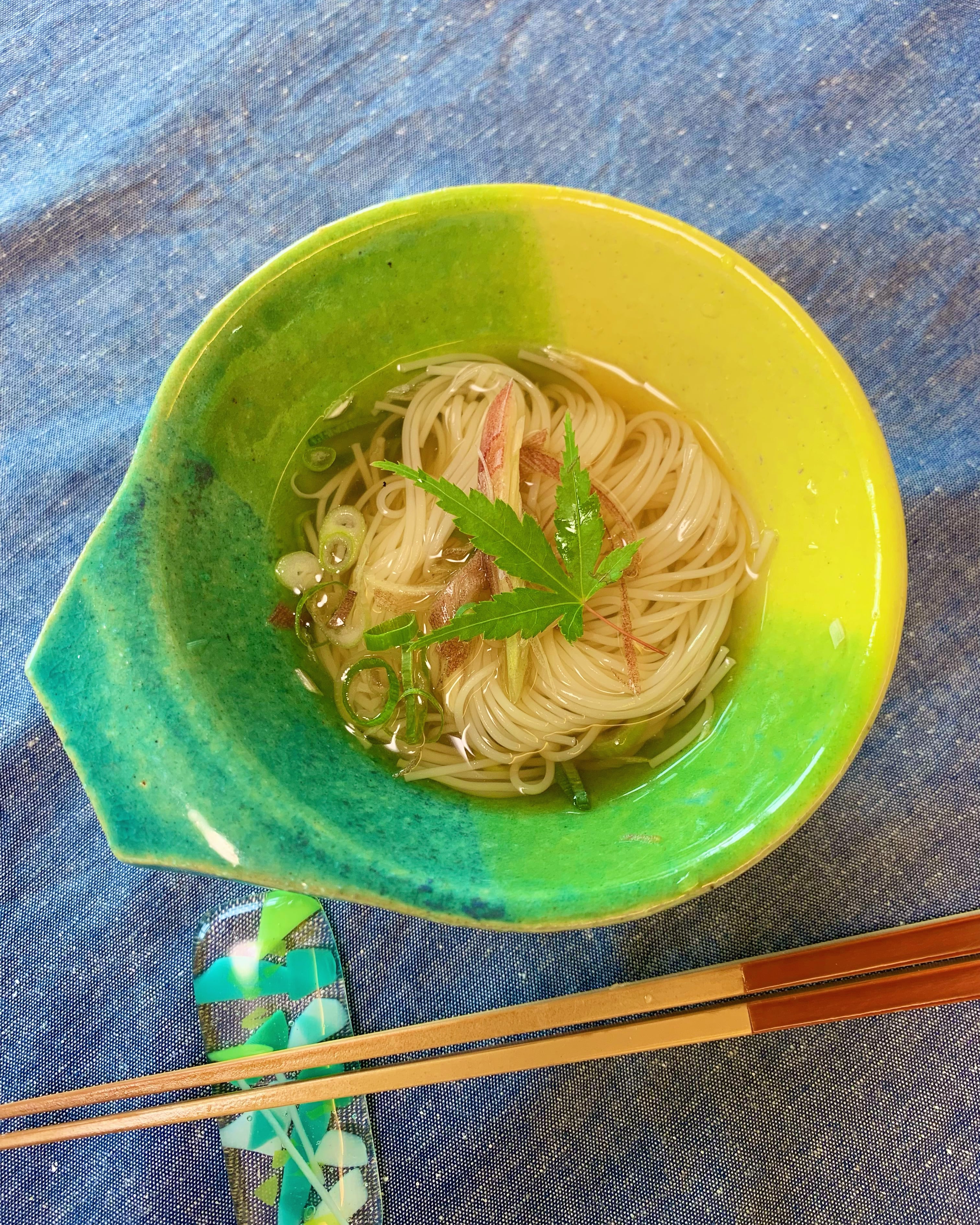 小鉢 ビタミン / レンジ・食洗機可 / 　mod-24 小鉢 和食器 おしゃれ 可愛い モダン カラフル 小さめ ダイエット 茶碗 とんすい パフェ スープカップ 離乳食 取手 取手付き ギフト プレゼント 出産祝い 内祝い お祝い 記念日 お食い初め デビュー 陶器  「おやつ カップ 」