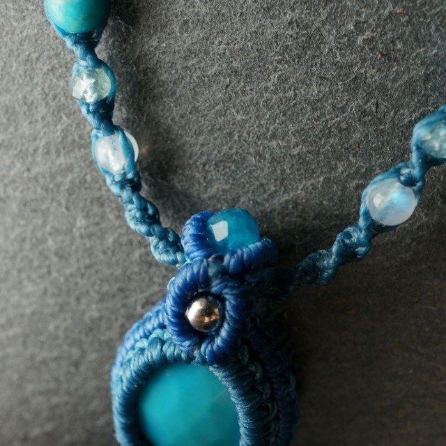 アリゾナ産スリーピングビューティーターコイズのマクラメネックレス（トルコ石）～ Sea ～