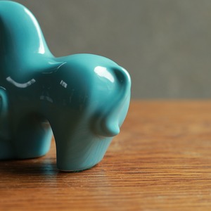 グリーンが美しい、幸せな親子の馬 1