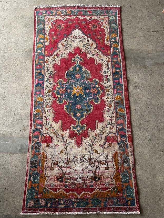 【送料込み】vintageヴィンテージ　トルコラグ　ギュネイ絨毯　99×222　TRB4259