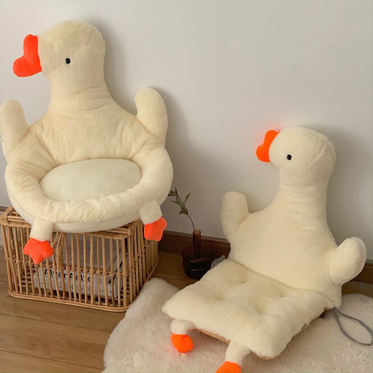 【CUSHION】フワフワガチョウ形座布団