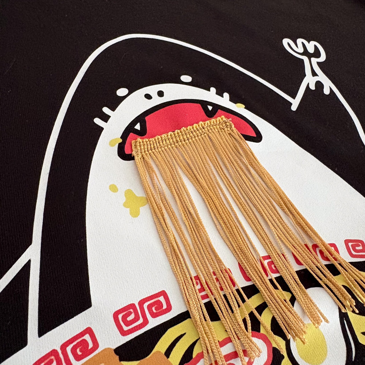 【KIDS 150サイズ】　I LOVE RAMEN!!! – SLURP SHARK 叫べ！ラーメン愛！！ 大人気！【ラーメン大好き!!】 サメTシャツ　 フリンジ刺繍ラーメン麺 シャークT - 3