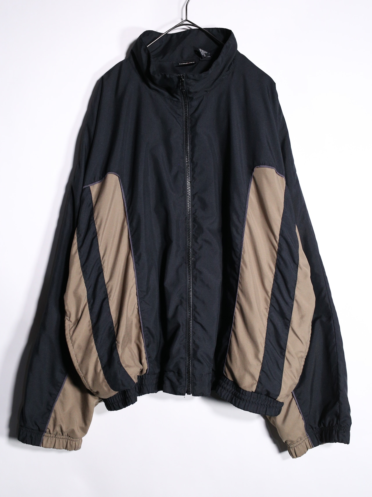 switching design over wide silhouette jacket - 7