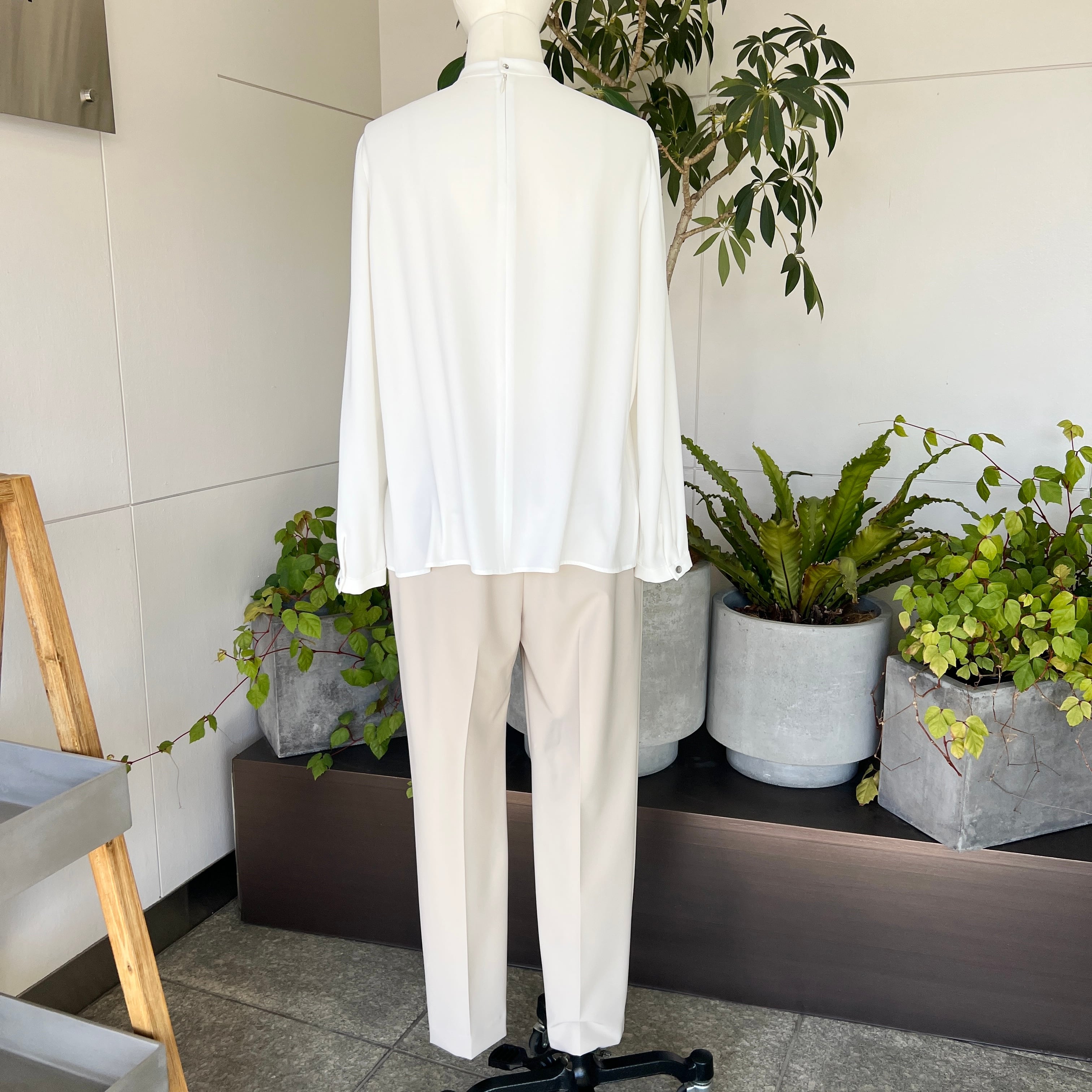 ボウタイ風ブラウス《PASSIONE パシオーネ》 | Casablanca (カサブランカ)