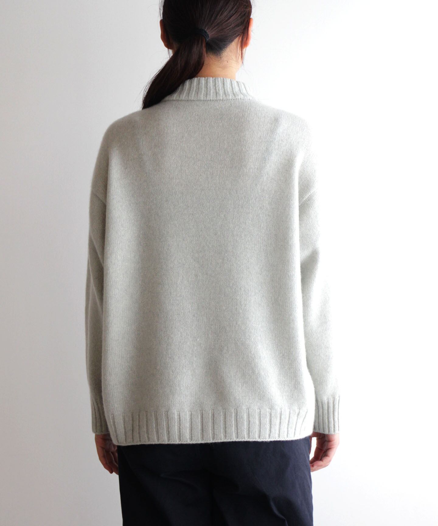 【予約販売】手編み機で編んだカシミヤ糸（NO.18)のセーターsize 02.03　（CAA-922）
