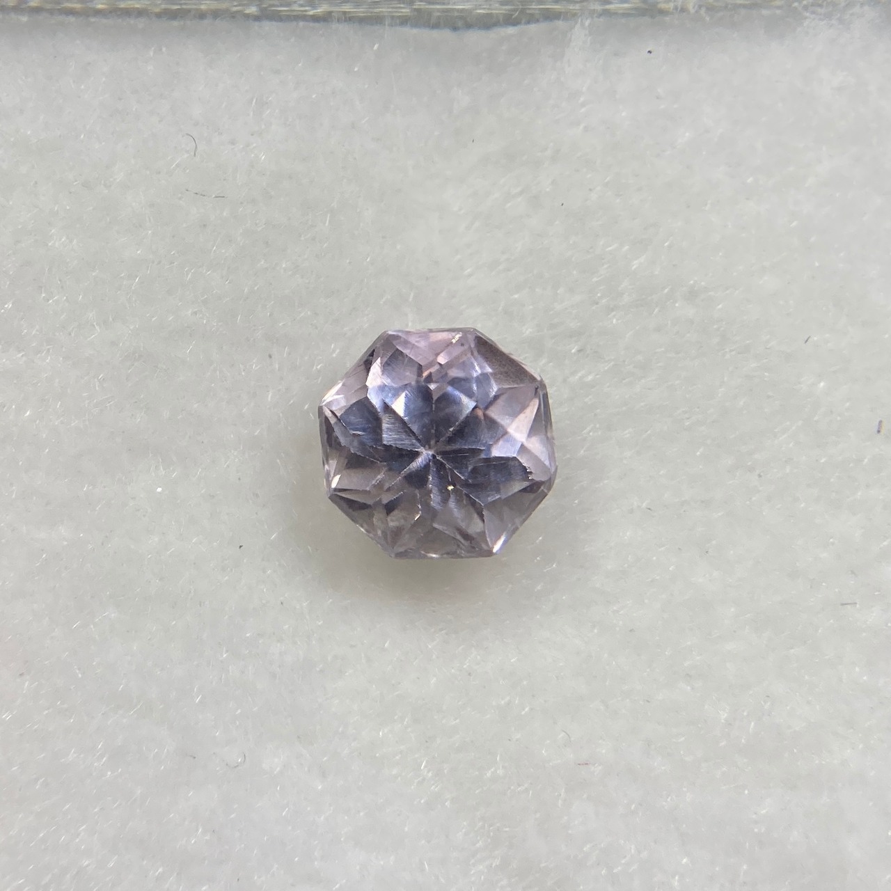 お花みたいなスピネル 訳あってお買い得  約5.0*4.0mm r-0321