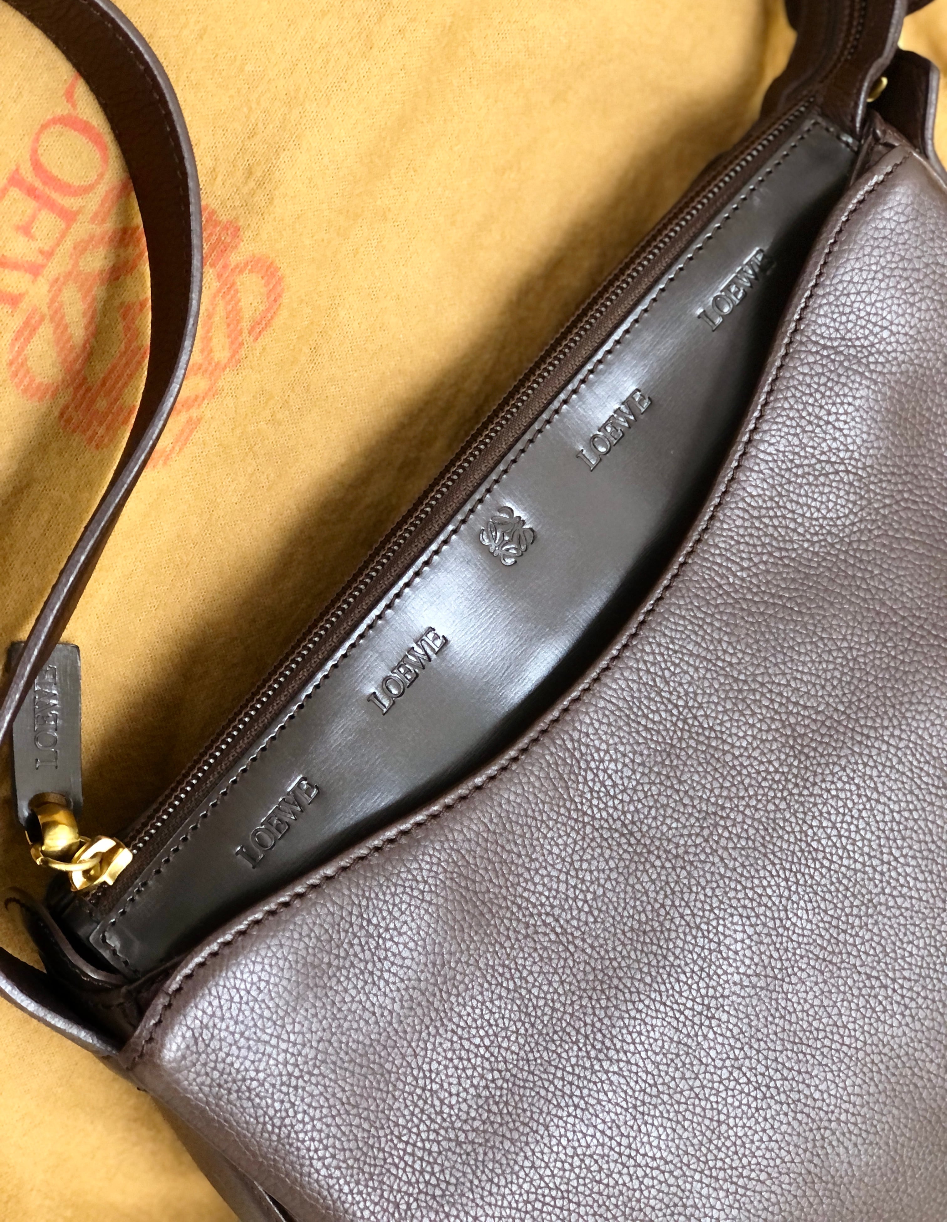 LOEWE ロエベ アナグラム エンボスレザー コンビレザー ショルダー